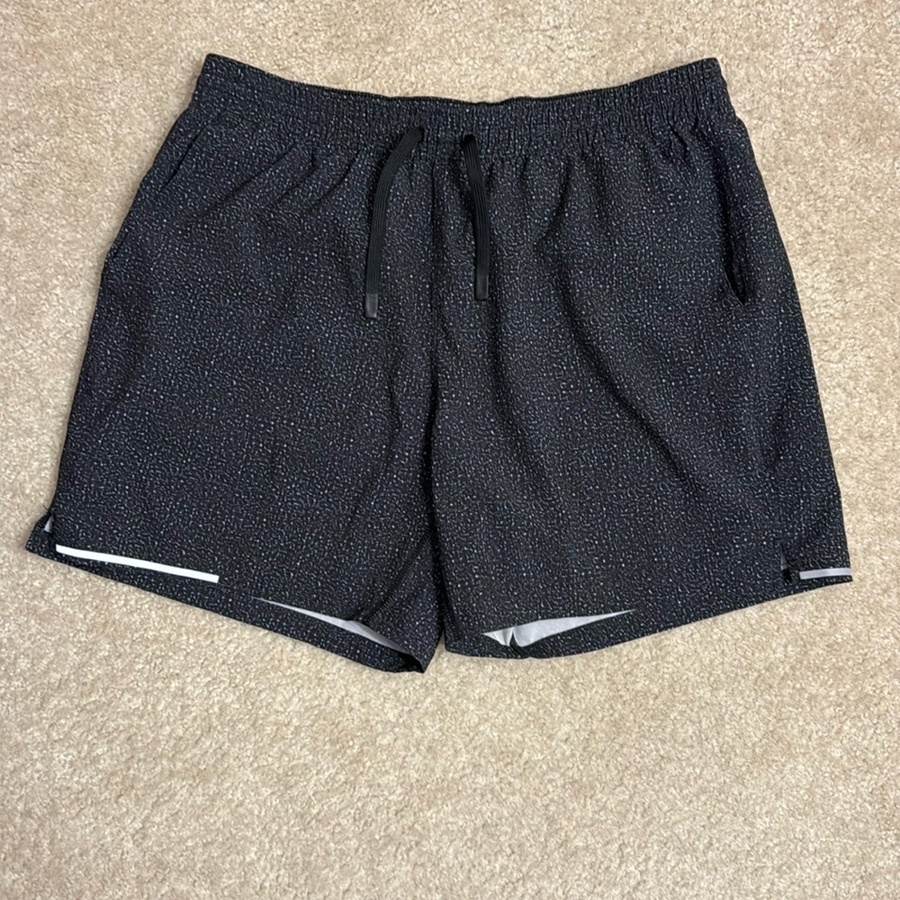 Bearbottom 5.5 Black Print Run Shorts EUC Size L